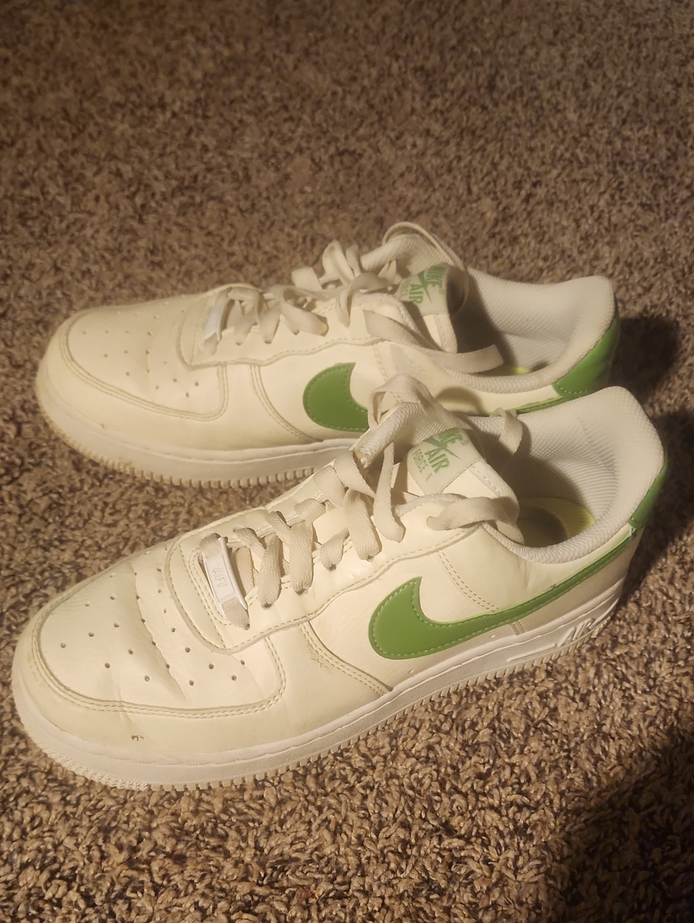 Nike Kids White Sneakers with Green Swoosh AIR FORCE 1